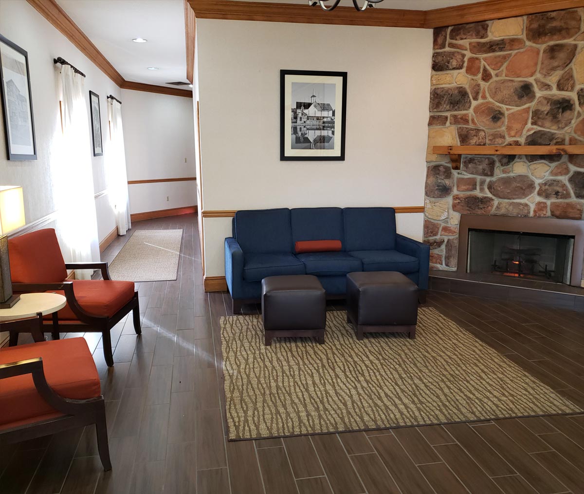 A hotel lobby with fireplace